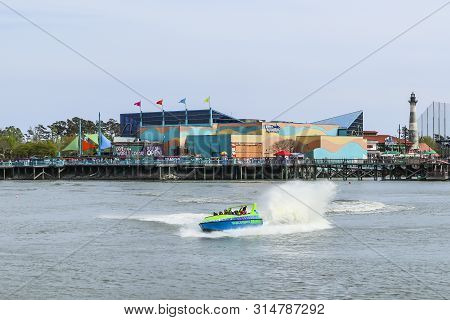 Broadway at the Beach: Eat, Shop, and Putt Like a Pro in the Heart of Myrtle Beach